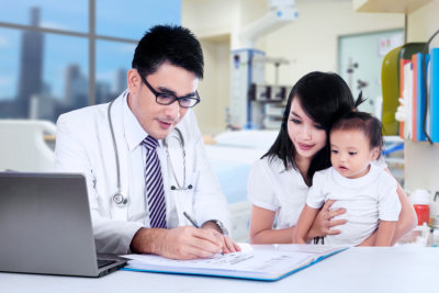 parent taking her child to a doctor for consultation